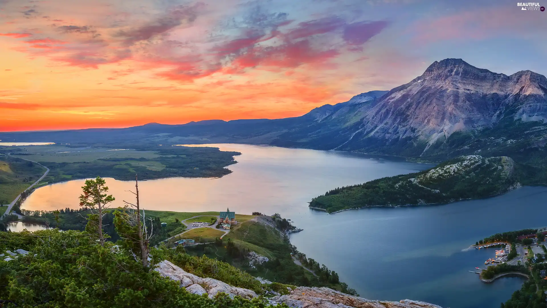 Mountains, Hotel of Prince of Wales, Alberta, Upper Waterton Lake, Waterton Lakes National Park, woods, Canada