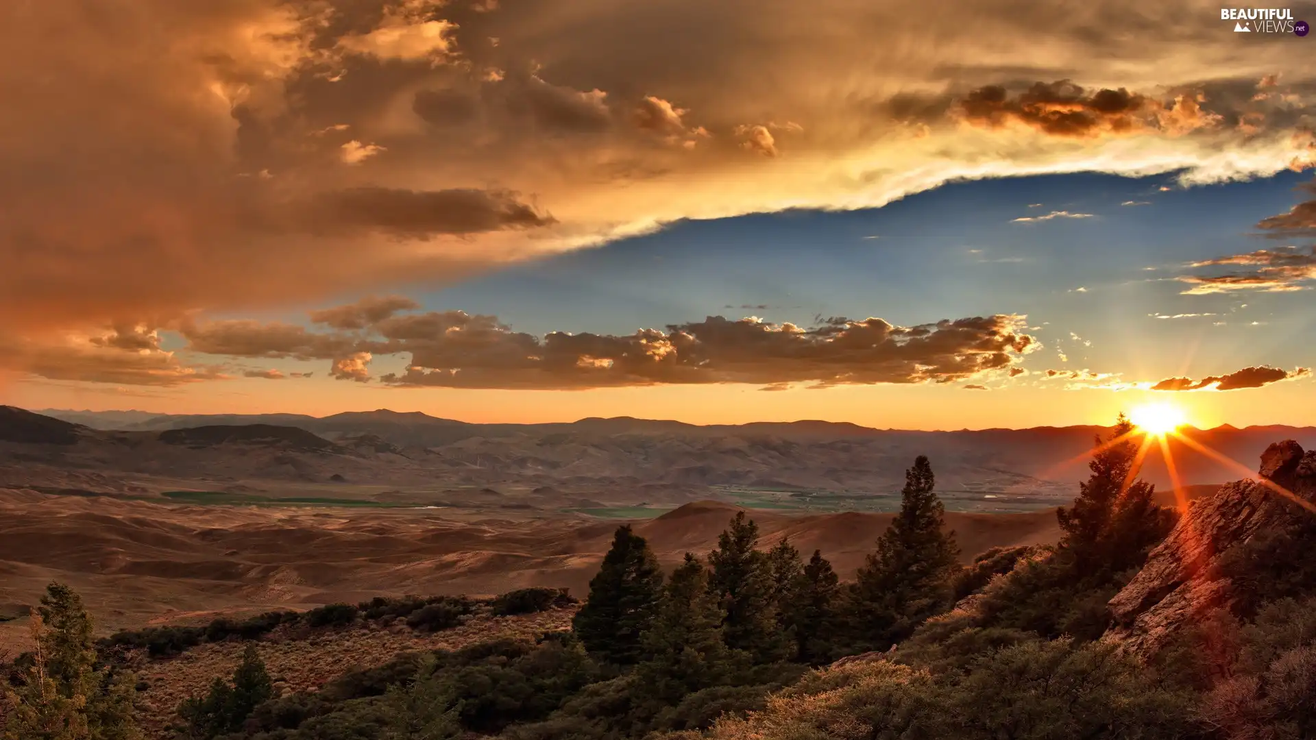 Mountains, sunny, clouds, rays