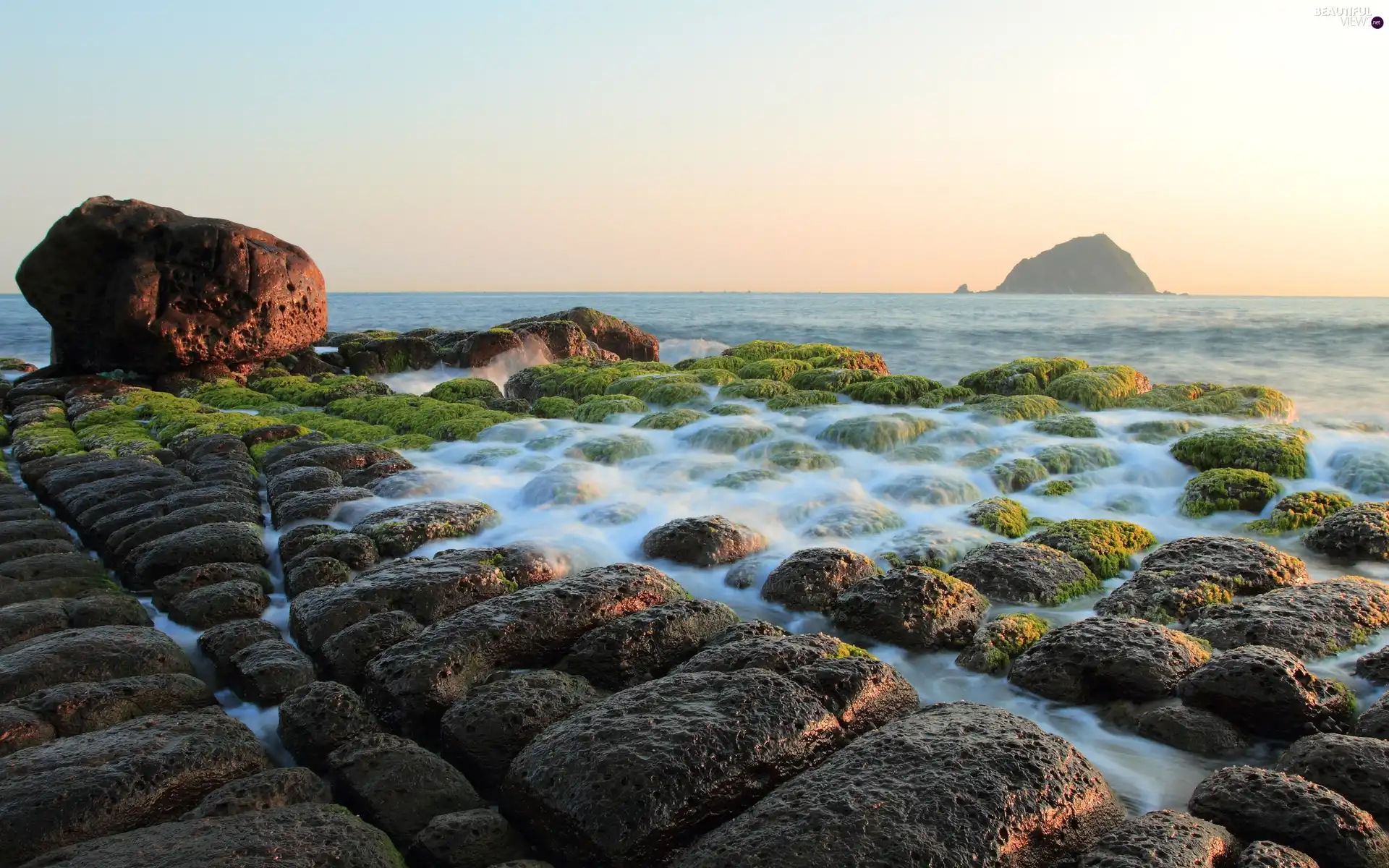 Stones, sea