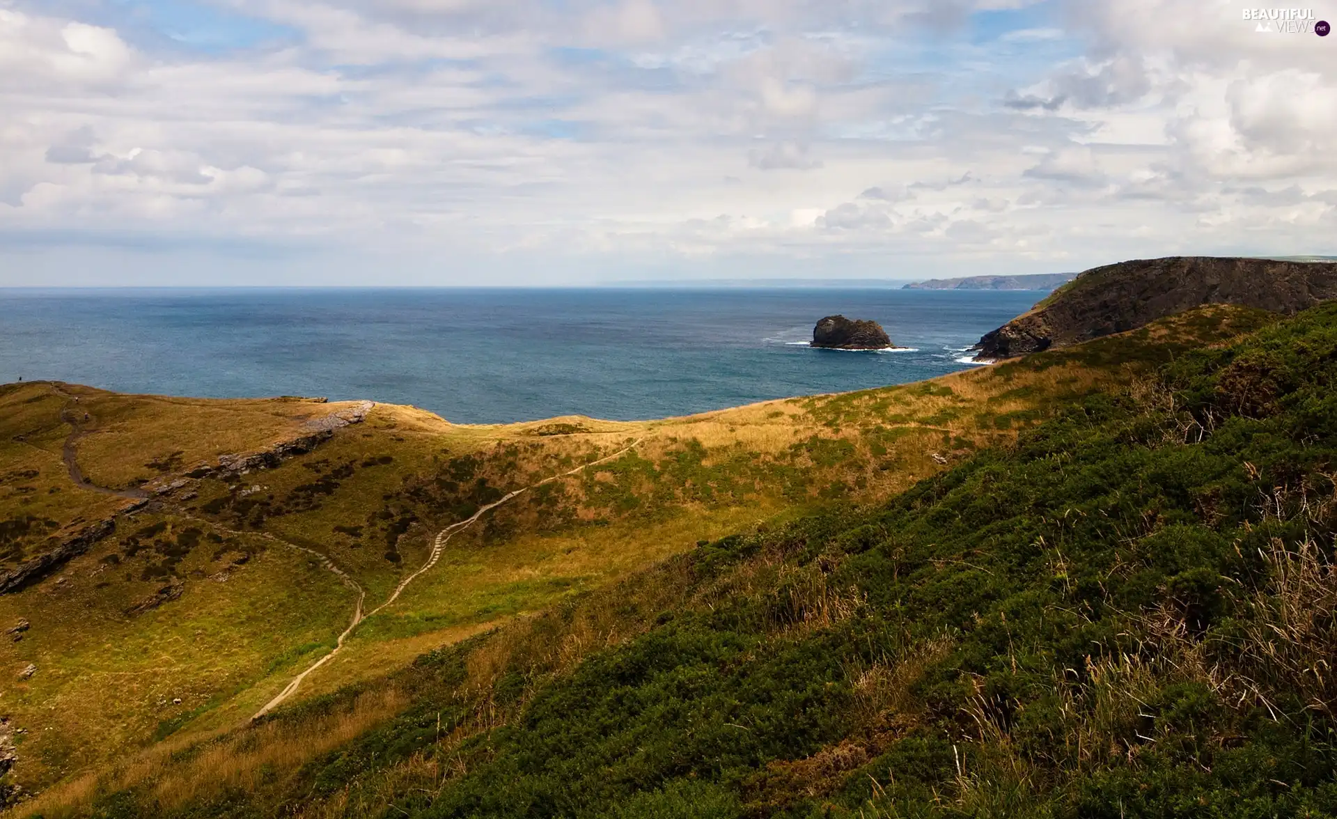 The Hills, sea