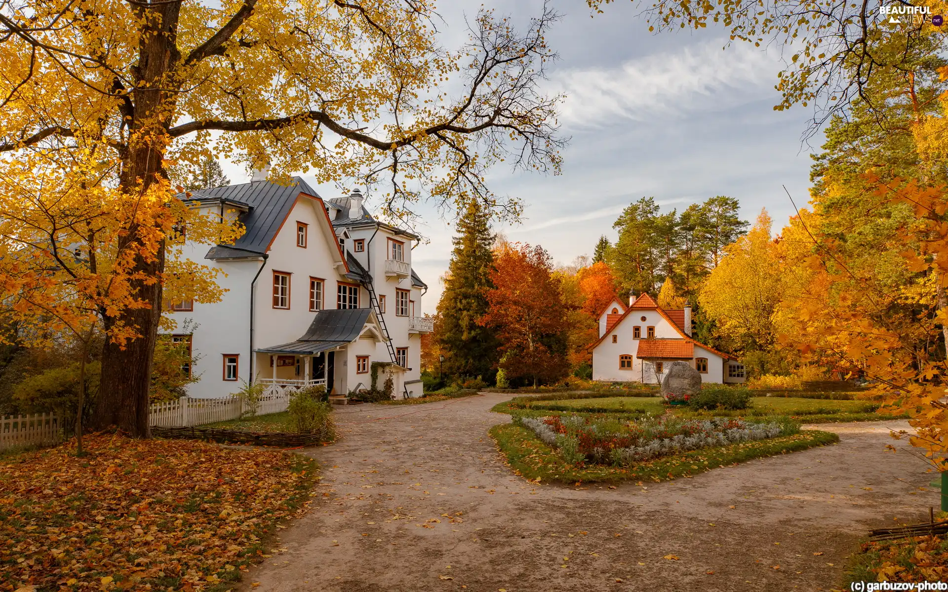 Paths, rebates, autumn, Autumn, viewes, Houses, White, trees