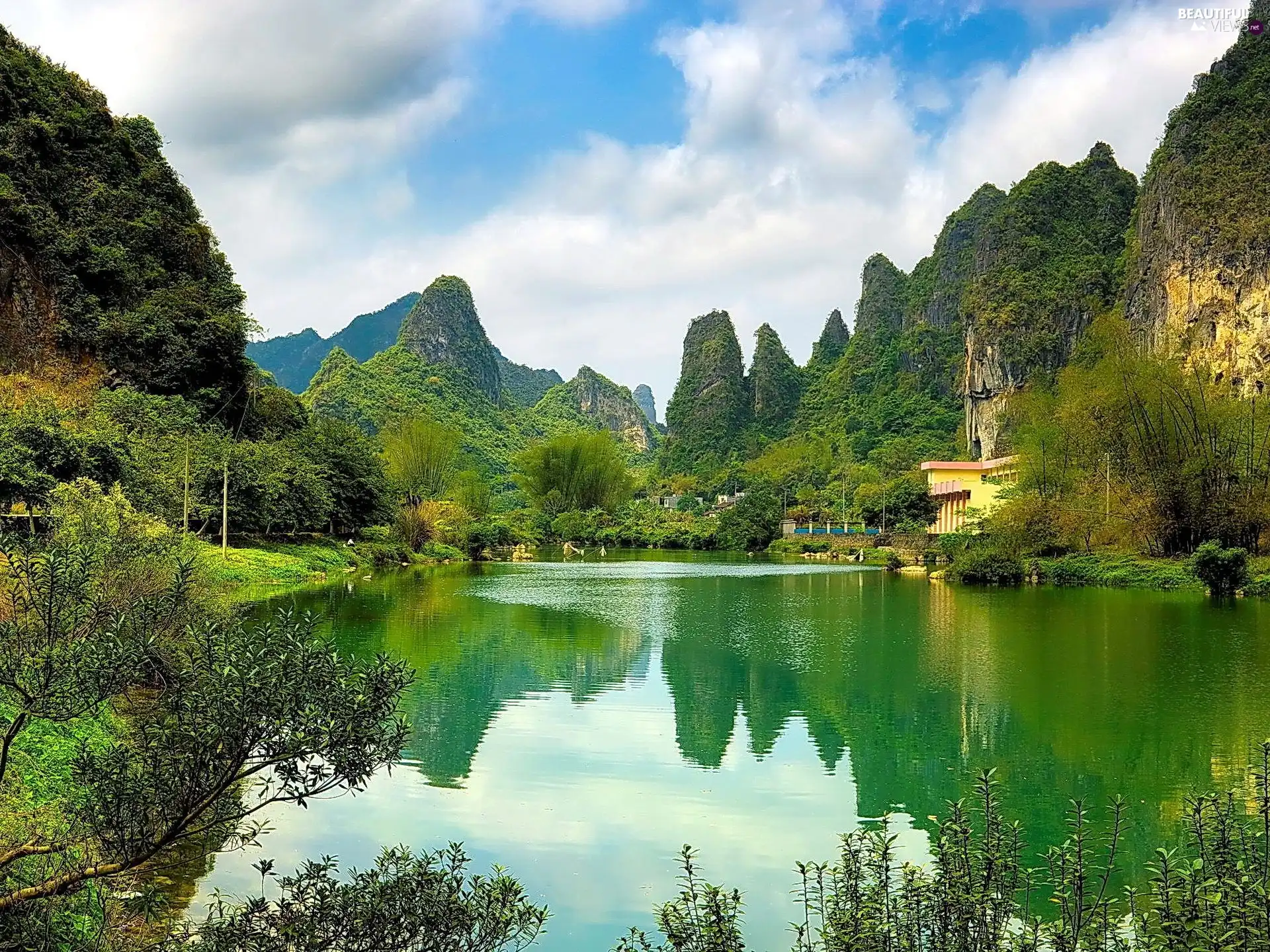 Wooded, greenery, House, Mountains, lake